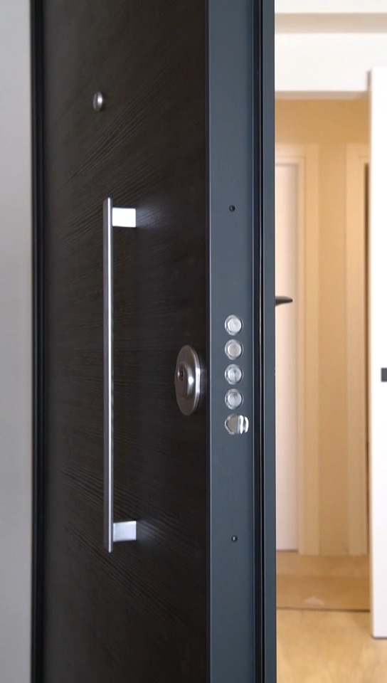🚪 Installazione porte interne in corso 👉 Casa privata ad